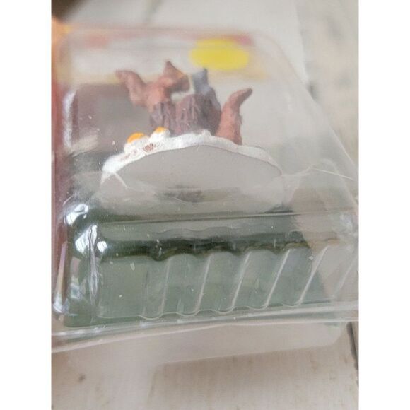 Lemax 2000 squirrel nut collection snow village accessory Xmas - Picture 6 of 8